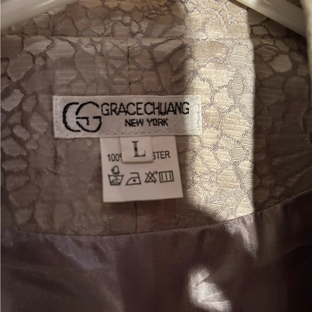 Elegant Gray Women's Coat - Picture 2 of 6